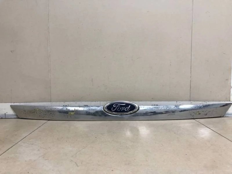 Накладка двери багажника Ford Focus 2 (DB) 2008-2011