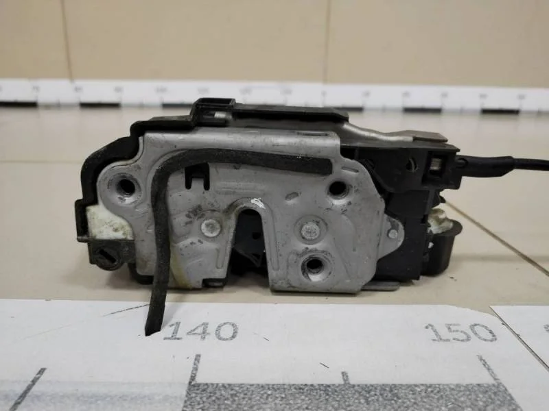 Замок двери задней правой Volkswagen Polo (Sed RUS) 2011>