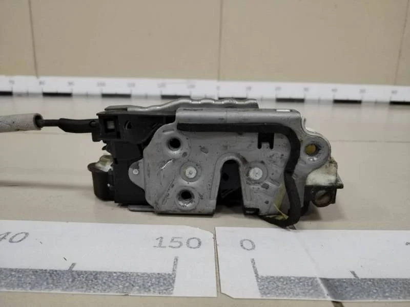 Замок двери задней левой Volkswagen Polo (Sed RUS) 2011>