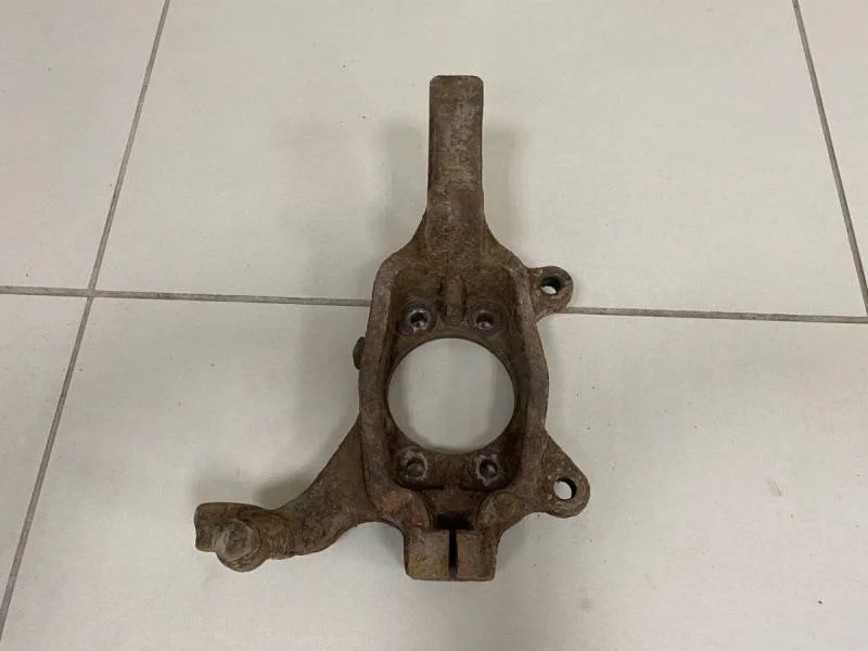 Кулак поворотный передний левый Nissan Murano (Z50) 2004-2008