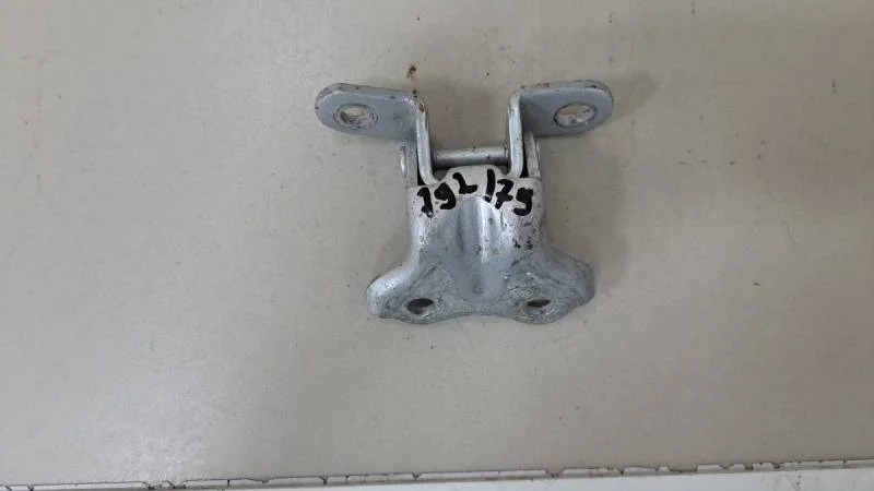 Петля двери задней правой верхняя Hyundai Solaris 2010-2017