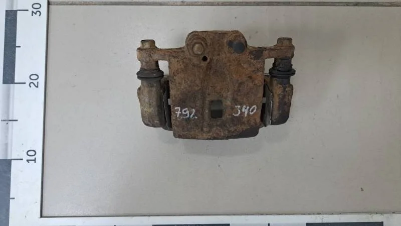 Суппорт задний правый Kia Sorento (XM) 2009>