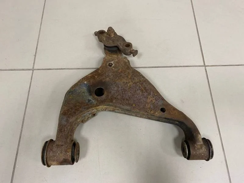 Рычаг передний правый Toyota Hilux 2004-2015