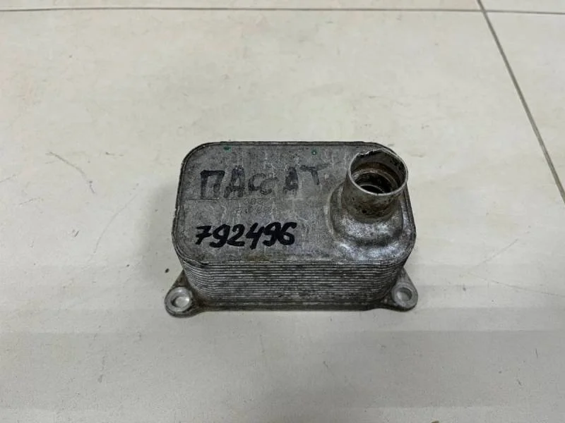 Радиатор масляный Volkswagen Passat B6 2005-2010