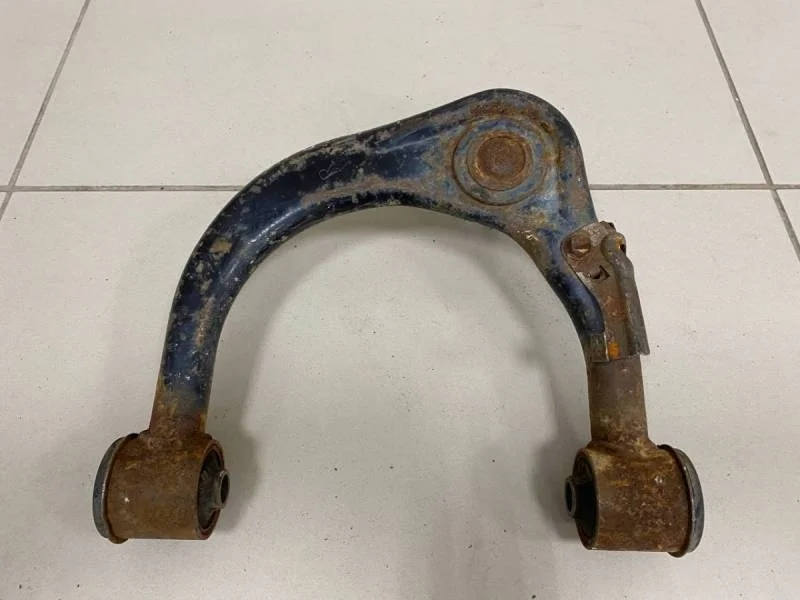 Рычаг передний верхний правый Toyota Hilux 2015>