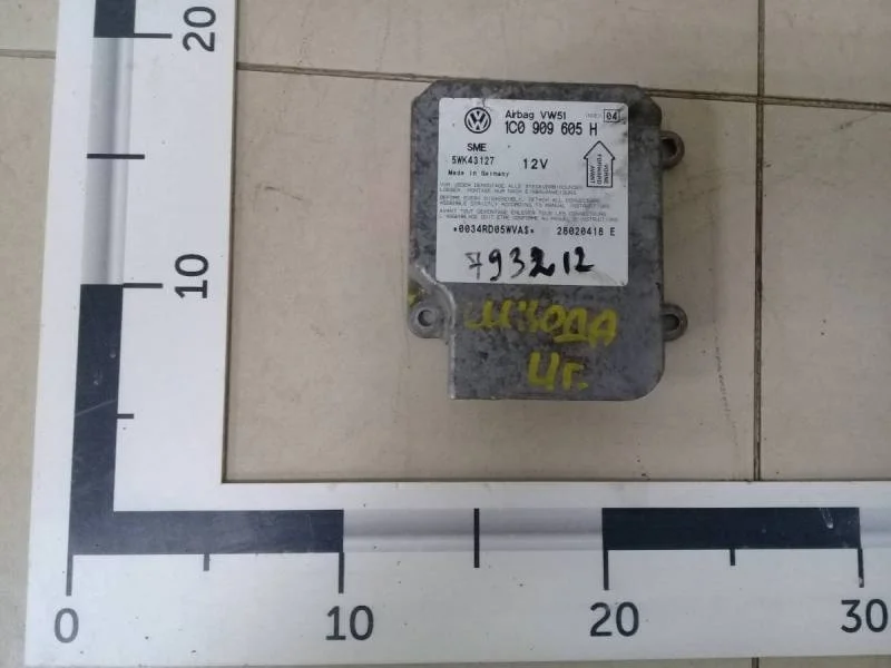 Блок управления AIR BAG Skoda Fabia (5J) 2007-2014