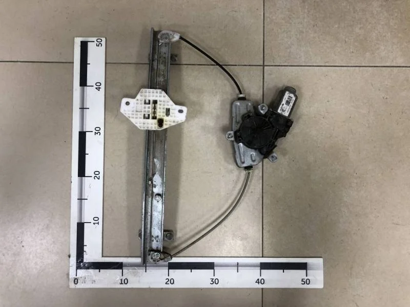 Стеклоподъемник электр. задний правый Hyundai Solaris 2010-2017