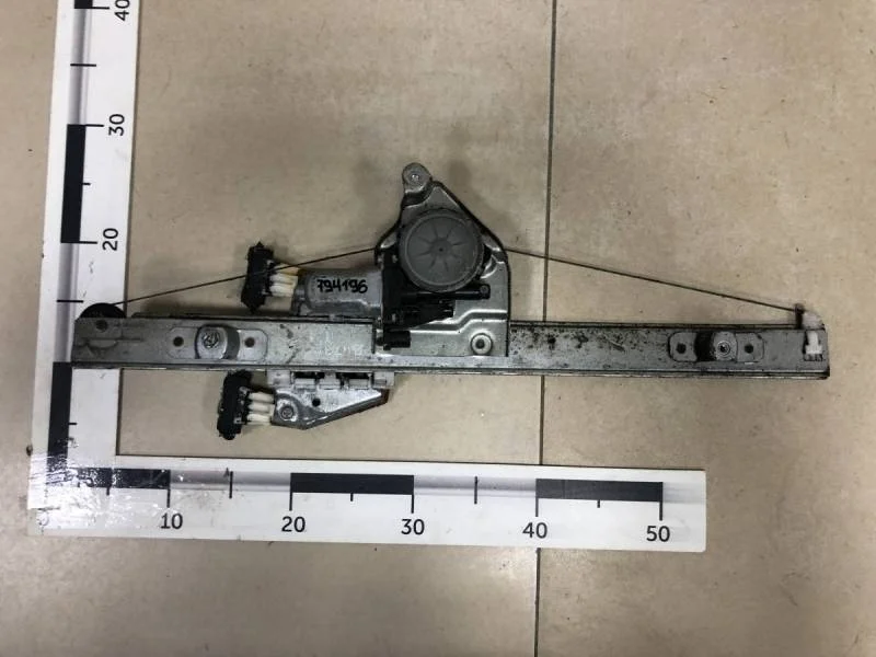 Стеклоподъемник электр. передний левый Suzuki Grand Vitara 2005-2015