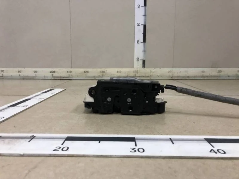 Замок двери задней правой Volkswagen Tiguan (5N2) 2011-2016