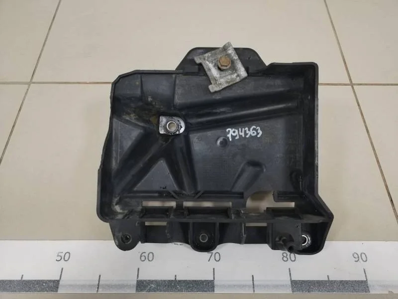 Крепление АКБ (корпус / подставка) Volkswagen Polo (Sed RUS) 2011>