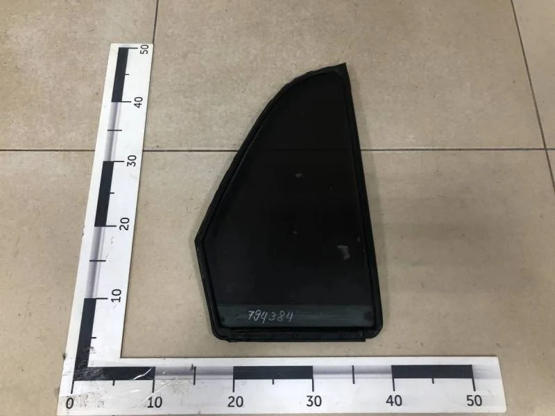 Стекло двери задней правой (форточка) Nissan Tiida (C11) 2007-2014