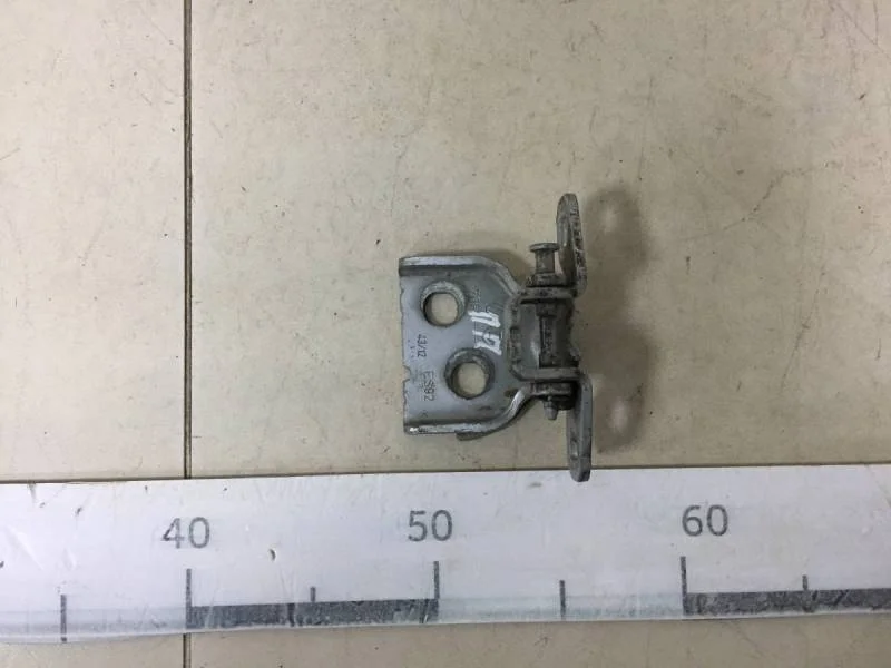 Петля двери Renault Duster 2012>