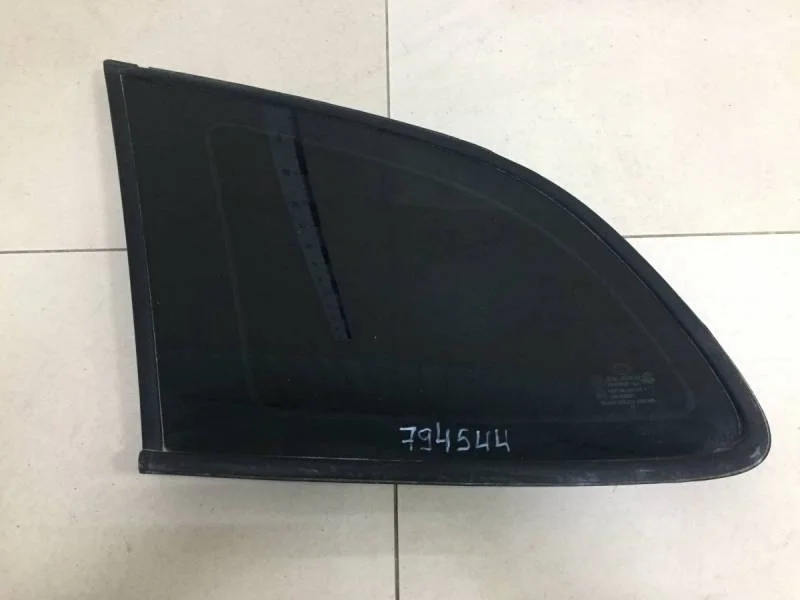 Стекло кузовное глухое левое Hyundai Santa Fe (CM) 2006-2012