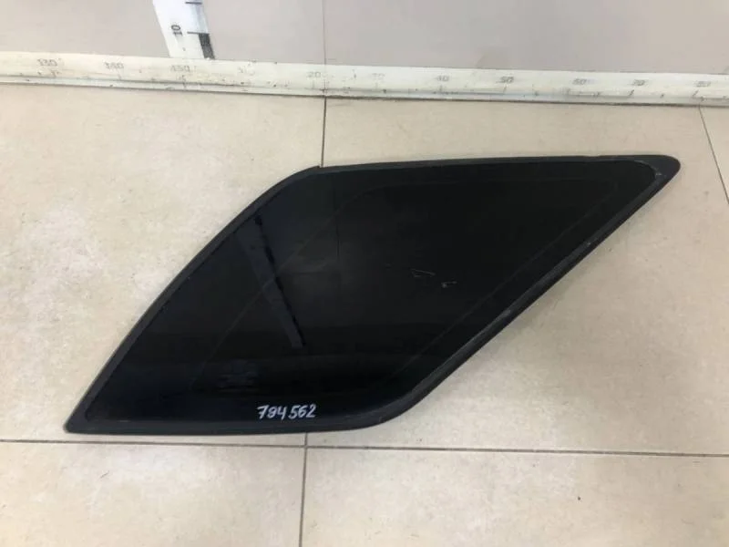 Стекло кузовное глухое правое Kia Sorento (BL, JC) 2002-2009