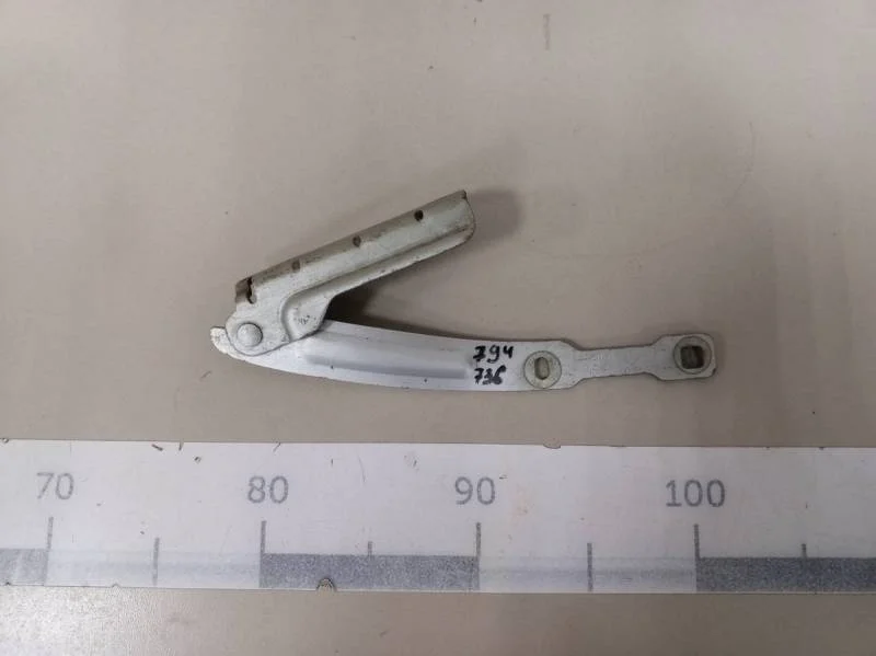 Петля капота левая Renault Duster 2012>