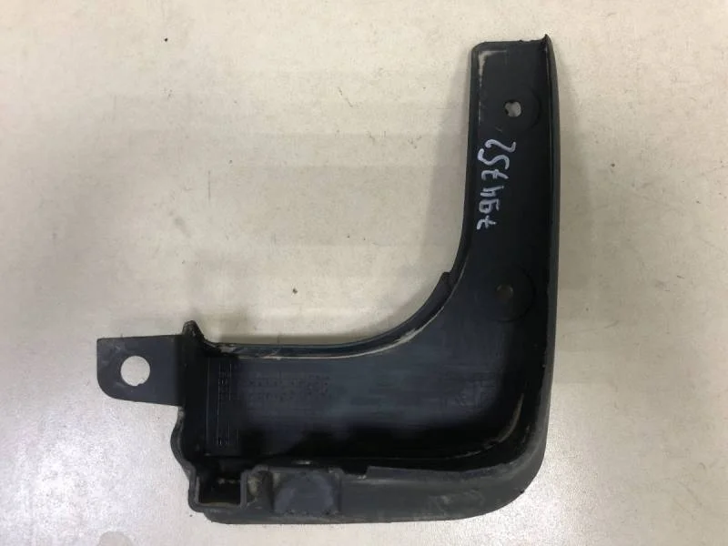 Брызговик передний правый Hyundai Solaris 2010-2017