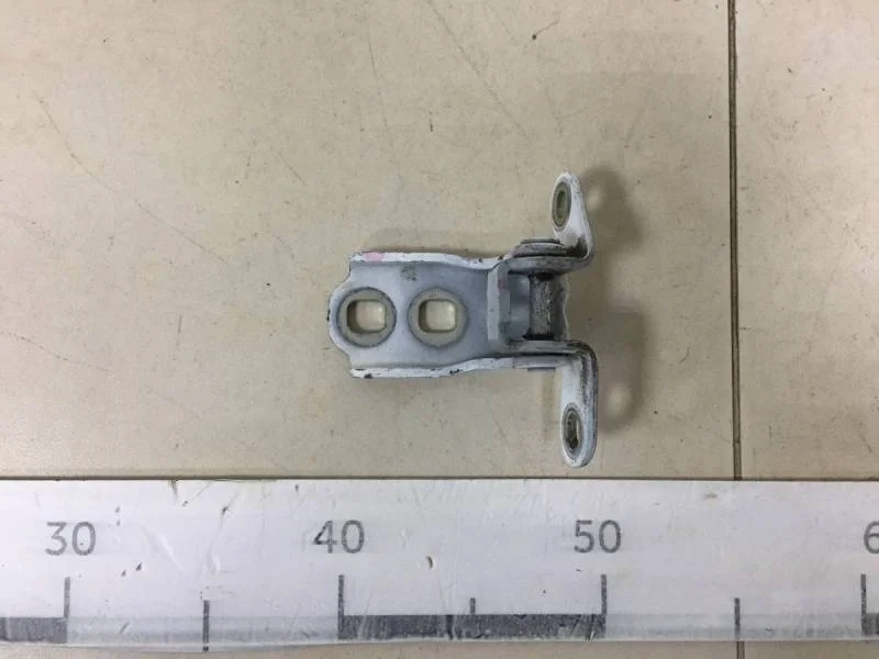 Петля двери передней левой верхняя Opel Mokka 2012>