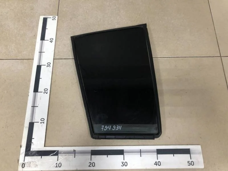 Стекло двери задней правой (форточка) Nissan Tiida (C11) 2007-2014