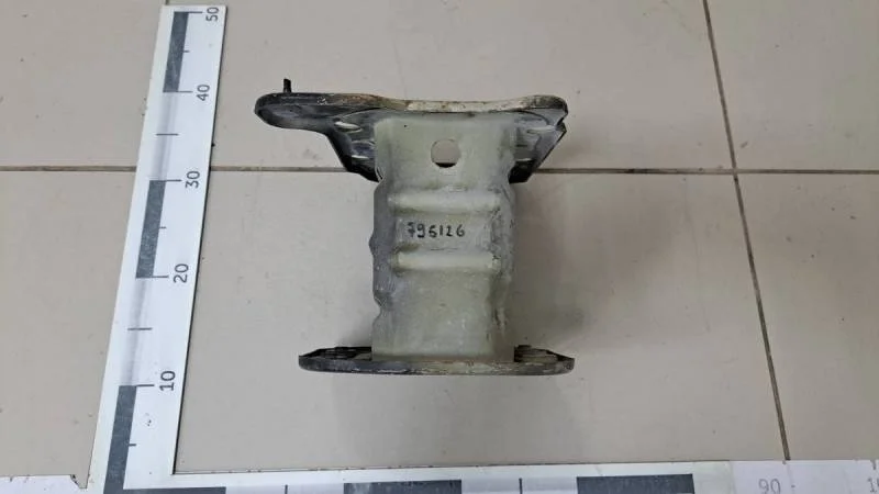 Кронштейн усилителя переднего бампера Chevrolet Captiva (C100) 2006-2011