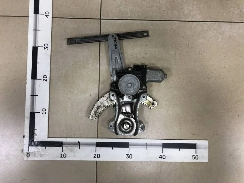 Стеклоподъемник электр. задний левый Nissan Tiida (C11) 2007-2014