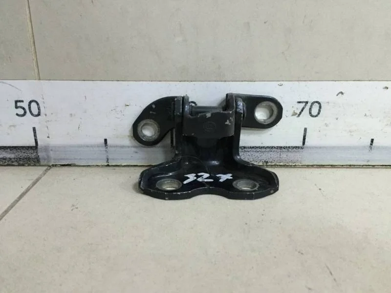 Петля двери задней левой верхняя Lexus CT 200H 2011-2015