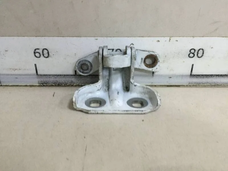 Петля двери задней левой верхняя Opel Astra J 2010-2017