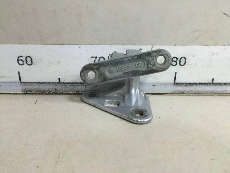 Петля двери передней правой верхняя Mercedes-Benz E-Class (W211) 2002-2009