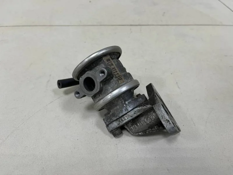 Клапан рециркуляции выхлопных газов Audi A4 (B5) 1994-2001