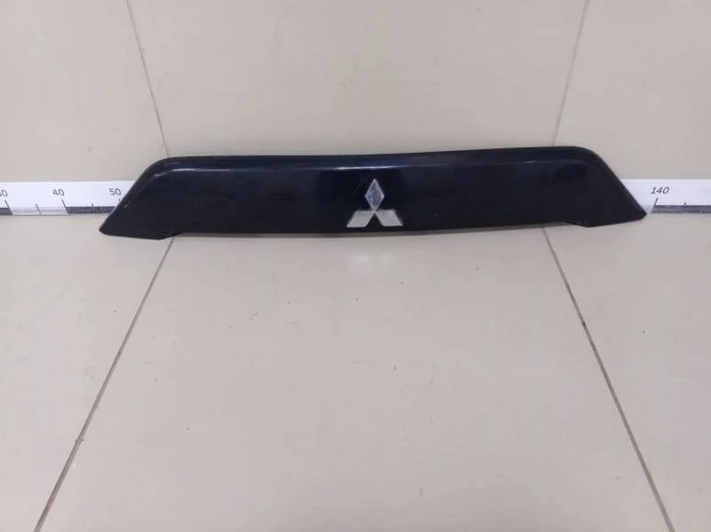 Накладка двери багажника Mitsubishi Outlander XL (CW) 2006-2012