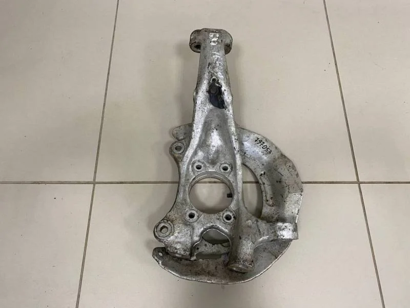 Кулак поворотный передний левый Lexus LS (USF40) 2006-2017