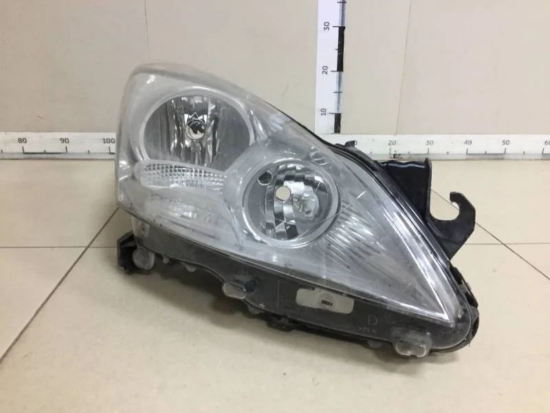 Фара правая Peugeot 3008 2010-2016