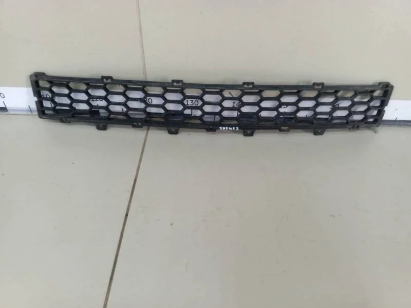 Решетка в бампер центральная Chevrolet Captiva (C100) 2006-2011