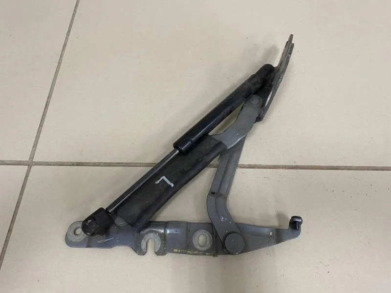 Петля крышки багажника Audi A6 (C5) 1997-2005