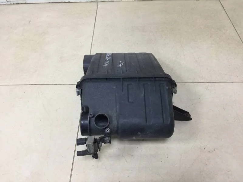 Корпус воздушного фильтра Suzuki Swift 2004-2010