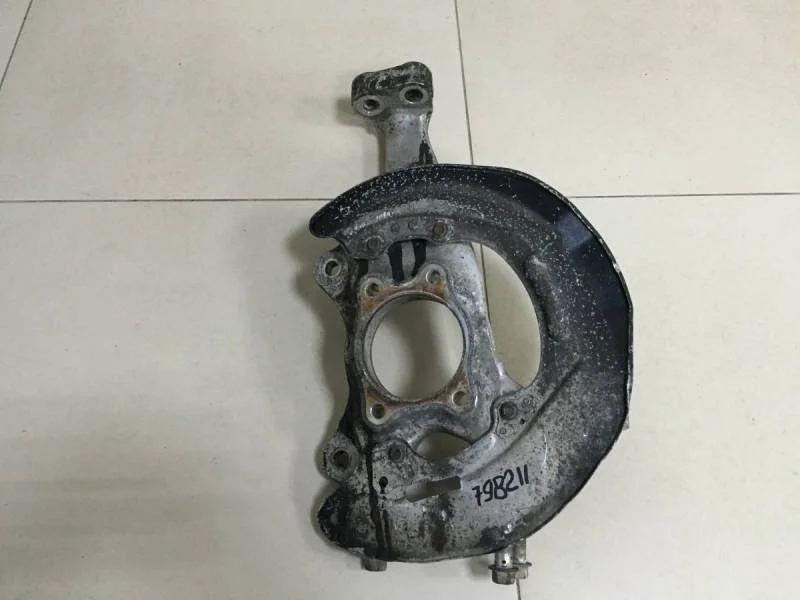 Кулак поворотный передний правый Lexus LS600h (XF40) 2006-2009