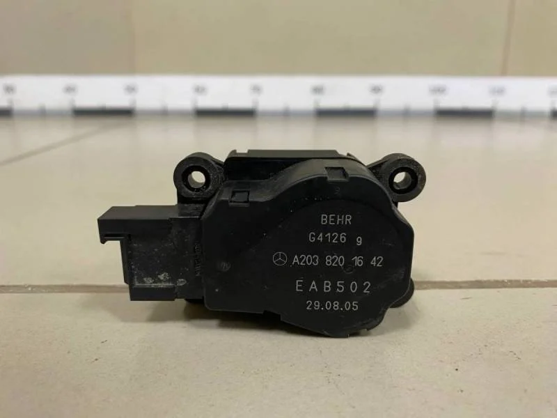 Моторчик заслонки печки Mercedes-Benz E-Class (W211) 2002-2009