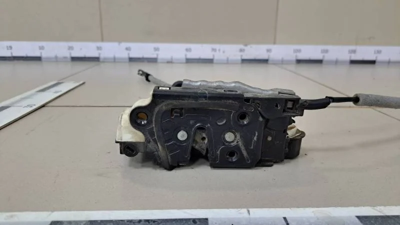 Замок двери передней правой Volkswagen Polo (Sed RUS) 2011>