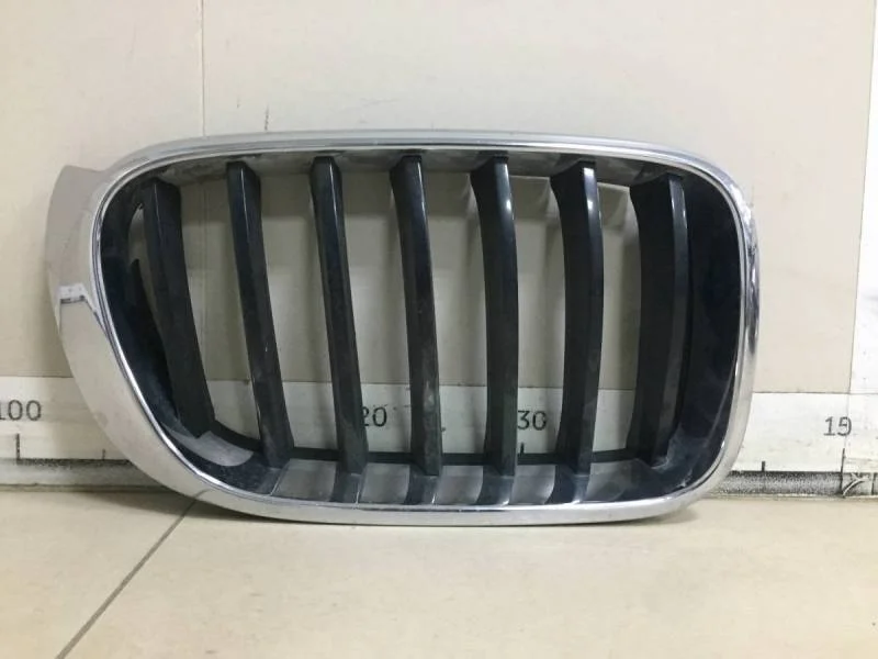 Решетка радиатора правая BMW X3 F25 2010-2017