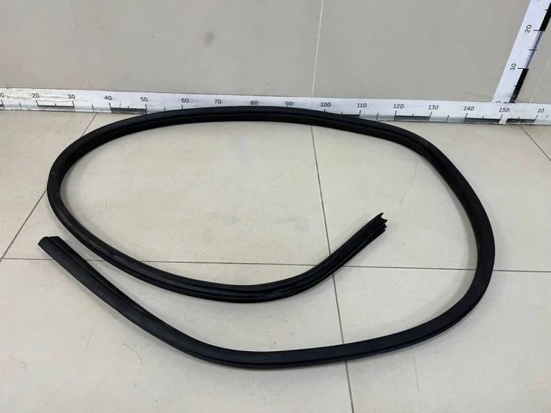 Уплотнитель двери Ford Focus 3 2011>