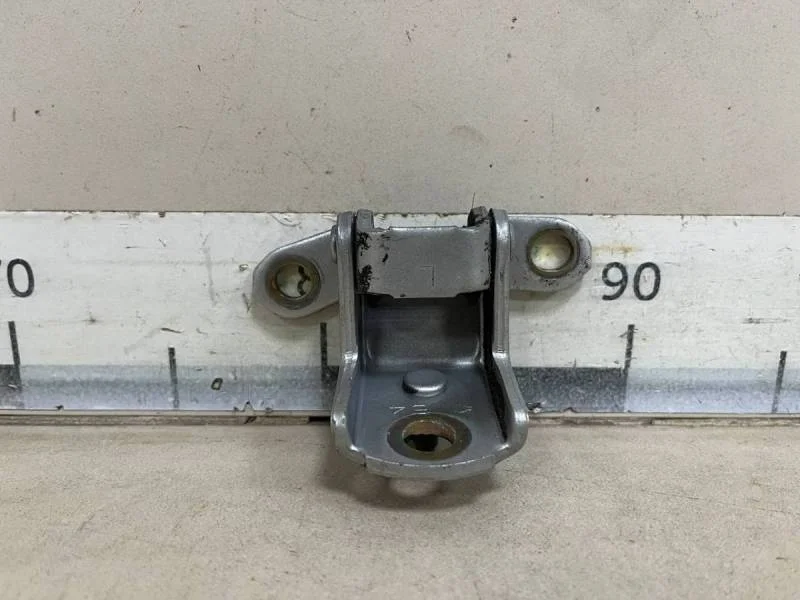 Петля двери задней левой верхняя Nissan X-Trail (T30) 2001-2006