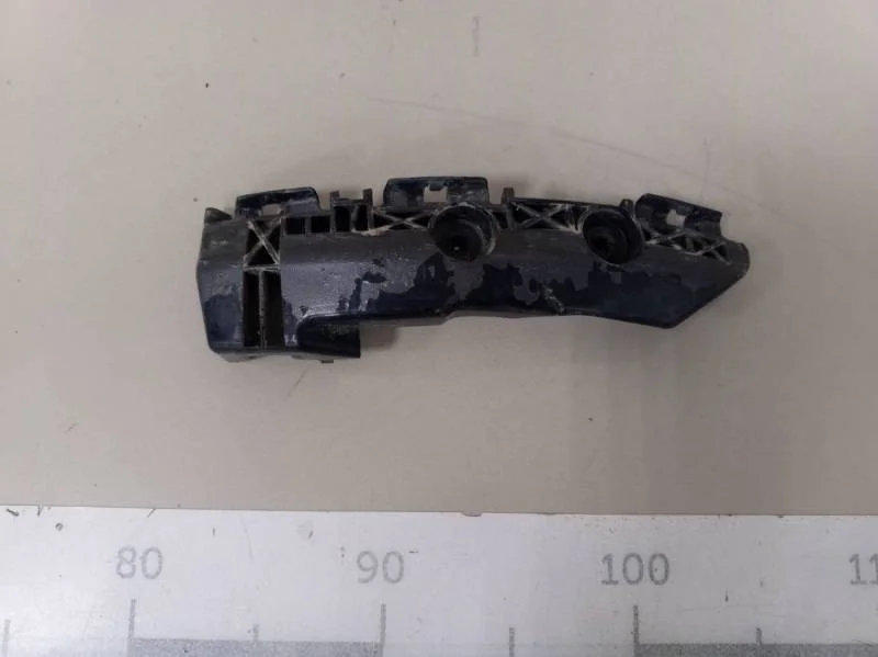 Направляющая заднего бампера правая Toyota Rav 4 (A30) 2006-2013