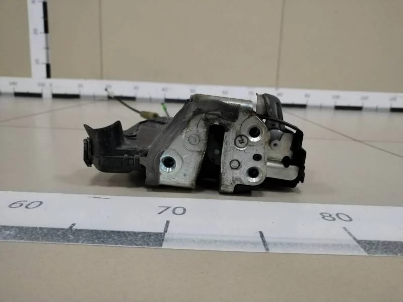 Замок двери передней правой Toyota Corolla E150 2006-2013