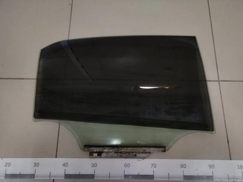 Стекло двери задней правой Toyota Corolla E150 2006-2013