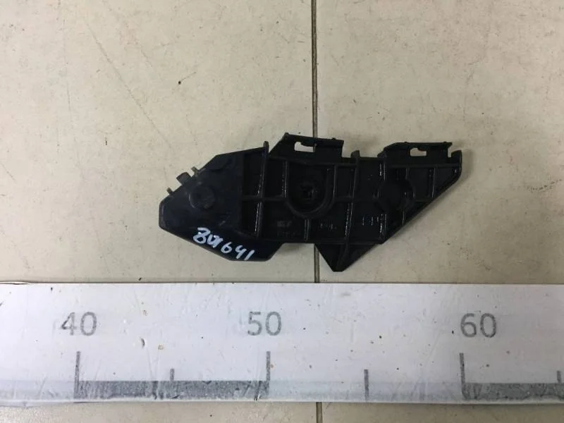 Кронштейн заднего бампера правый Toyota Corolla E150 2006-2013