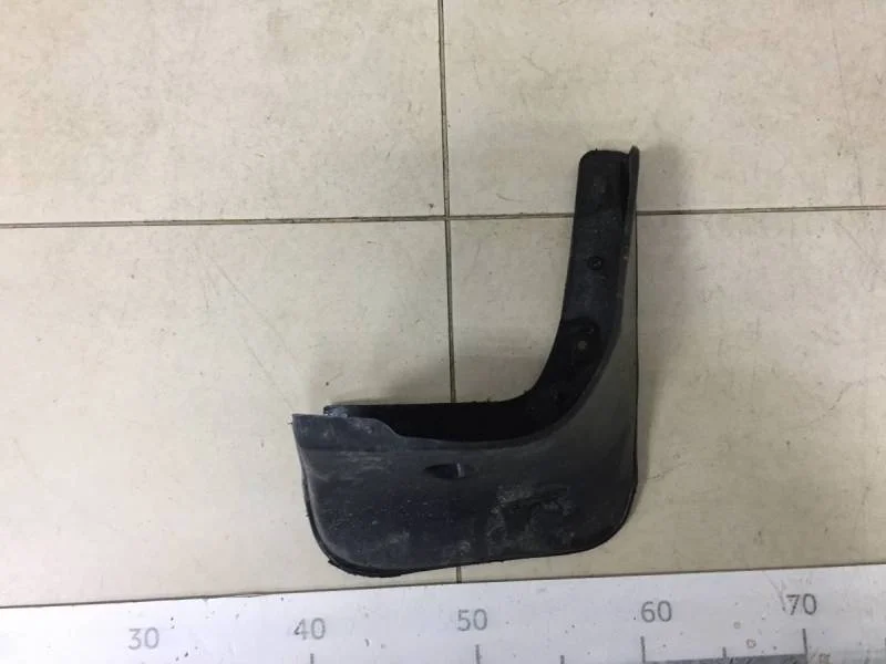 Брызговик задний правый Toyota Corolla E150 2006-2013