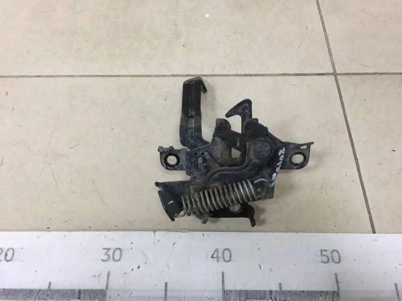 Замок капота Toyota Corolla E150 2006-2013