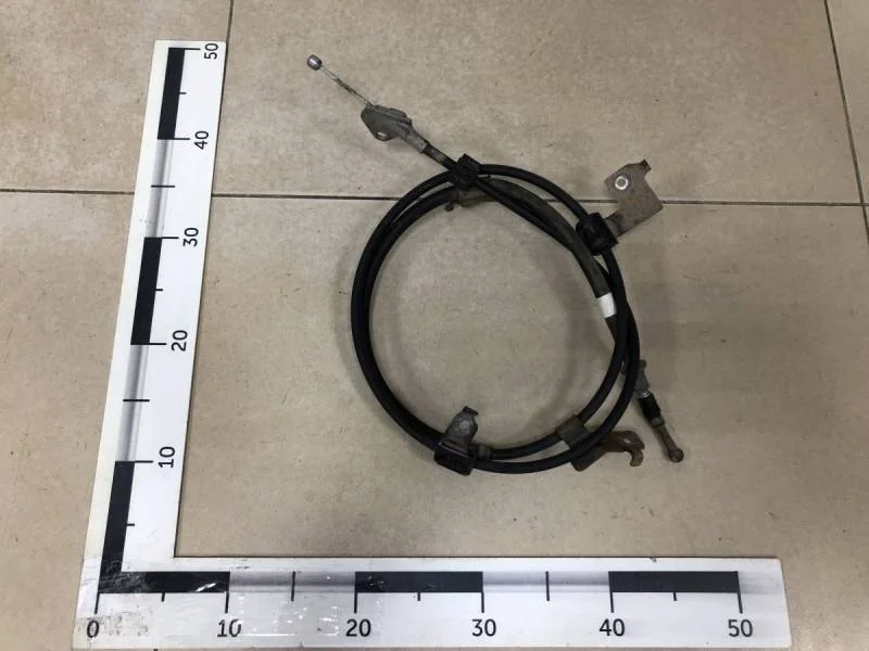 Трос стояночного тормоза левый Toyota Corolla E150 2006-2013