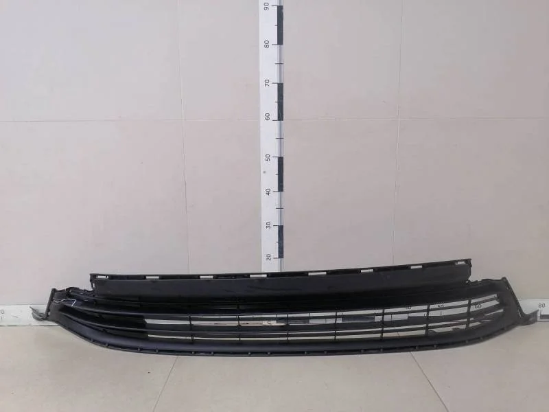 Решетка в бампер центральная Toyota Rav 4 (A40) 2013>