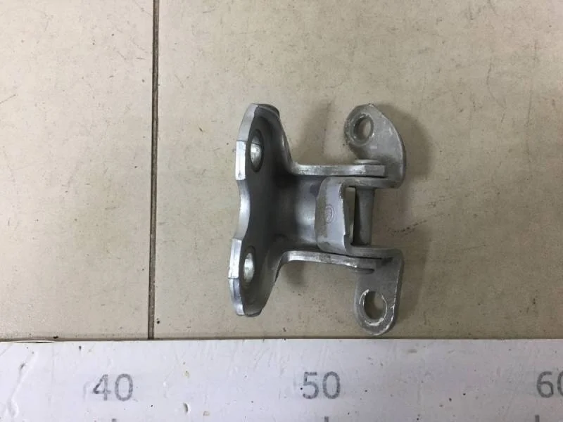 Петля двери задней левой верхняя Toyota Corolla E150 2006-2013