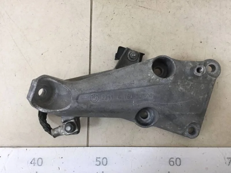 Кронштейн двигателя левый BMW 3-series E90/E91 2005-2011